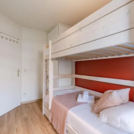 Huswell - For 4 Near The Coast And *